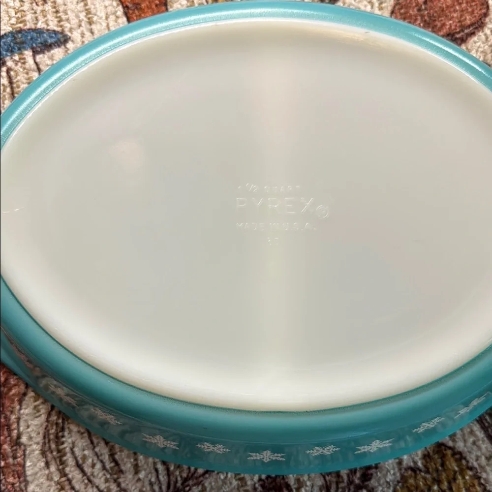 Vintage Pyrex Snowflake Divided Blue and White Food Storage Dish - Picture 3 of 5